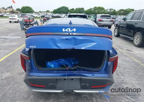 2025 Kia K4 Lxs из США, поврежденный, VIN 3KPFT4DE4SE074613